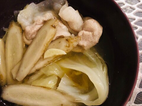 にんにくとごぼう香る☆豚肉とキャベツのスープ